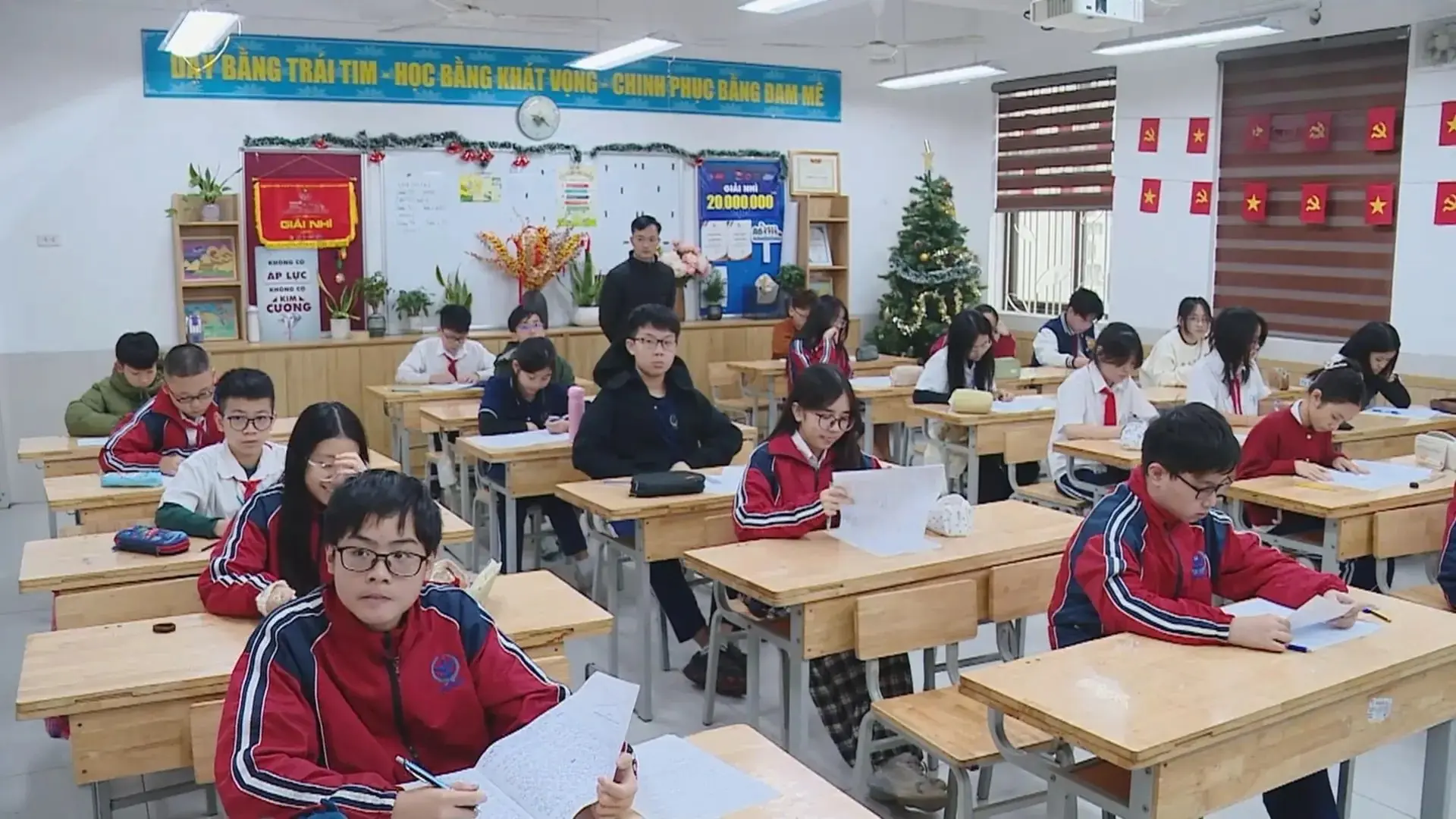 Học sinh lớp 9 tăng tốc ôn thi lớp 10